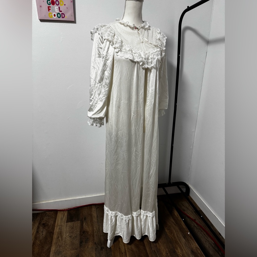 Vintage Elegant White Lace Nightgown Size M
